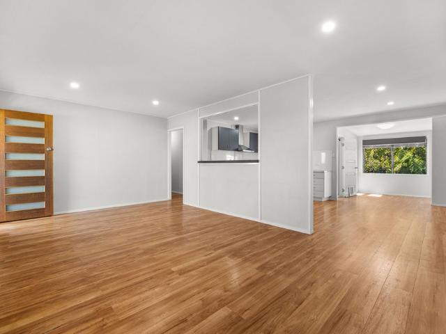 HIGHSET FAMILY HOME WITH FANTASTIC VIEWS!