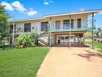 House for sale in Katherine County - Parking