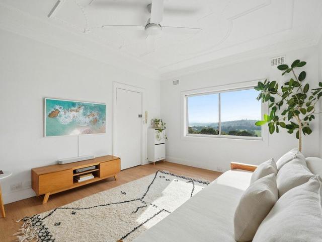 Highset Hideaway Commanding Northerly Treetop Views To The Harbour