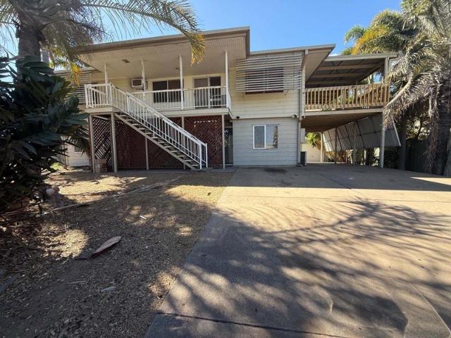 Highset home 5 bedroom & 2 Bathrooms!