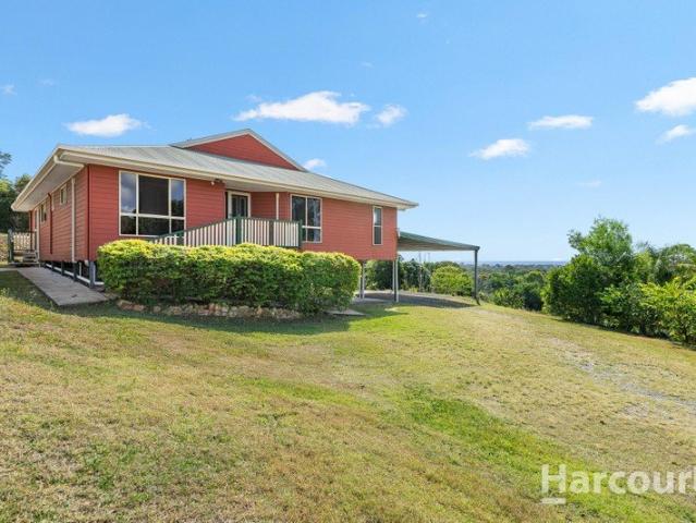 Highset Home on 2719m2 with Ocean Views