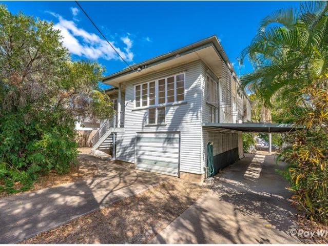 Highset Home with Plenty of Potential