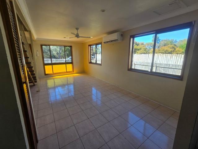 Highset 2 Bedroom Unit in Convenient Location