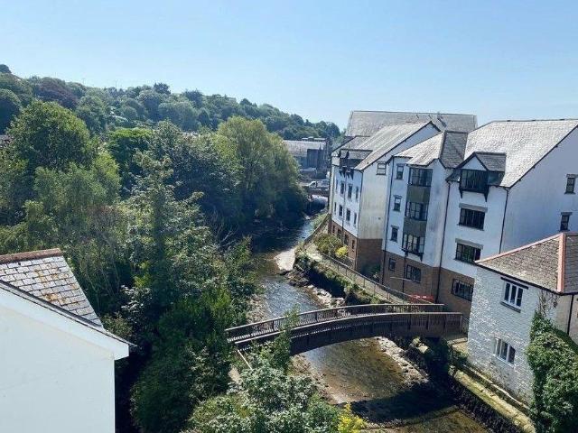 Highshore House, Newbridge Street. 2 bed penthouse to rent £1,200 pcm £277 pw