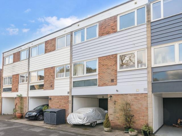 Highpoint, Weybridge 3 bedrooms Property for lettings Seymours