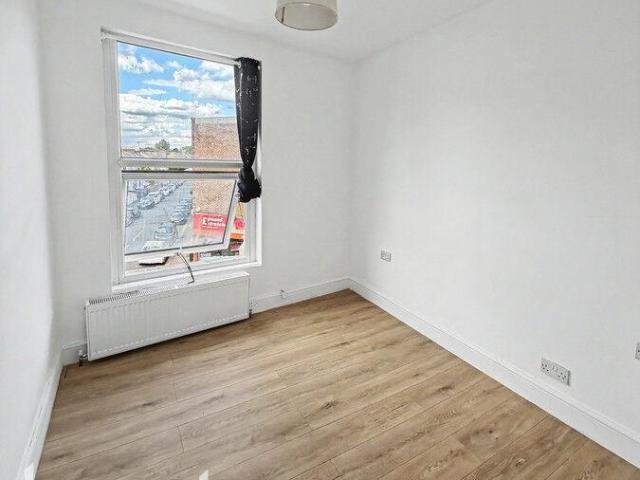 Highroad Leyton, London 2 bed flat to rent £1,890 pcm £436 pw