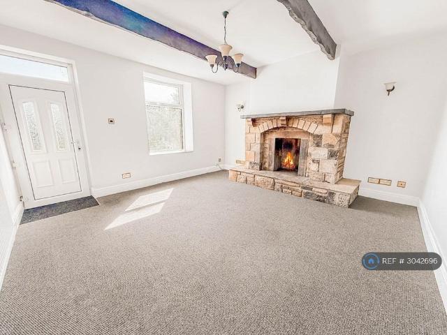 Hightown, Rossendale, BB4 3 bed terraced house to rent £800 pcm £185 pw