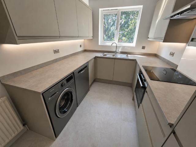 Highthorne Court, Shadwell 2 bed flat to rent £1,250 pcm £288 pw