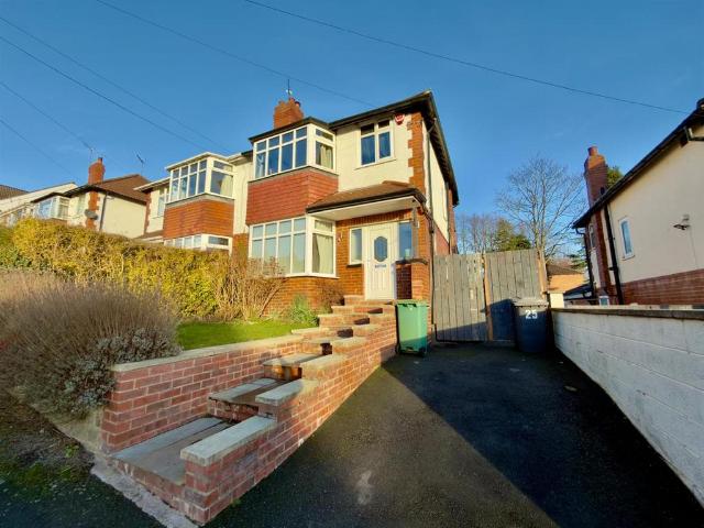 Highthorne Drive, Leeds LS17 3 bed semi detached house to rent £1,750 pcm £404 pw