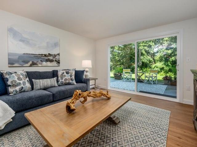 Highview Dr Unit,sandwich, Condo For Sale