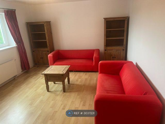 Hilton Gardens, Glasgow G13, 3 bed flat to rent, £1,750 pcm | PrimeLocation