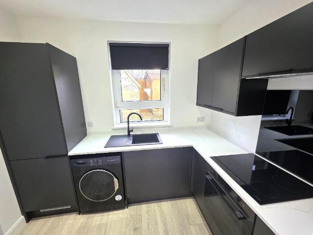 Hilton Drive, Hilton, Aberdeen, AB24 2 bed flat to rent £750 pcm £173 pw