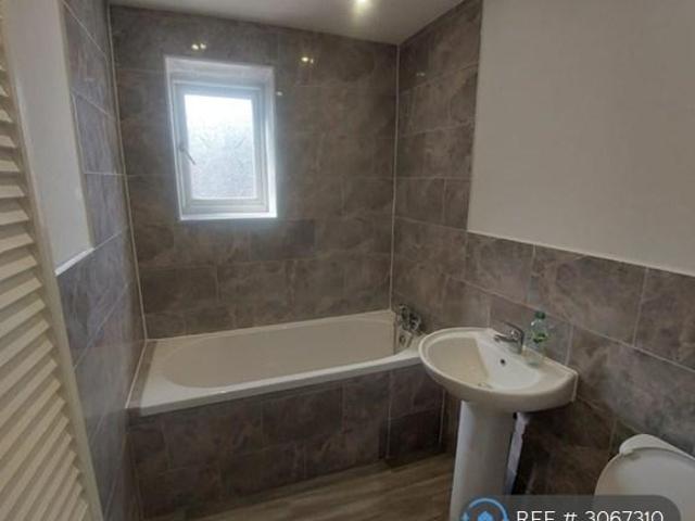 Hilton Street, Bury, BL9 2 bed terraced house to rent £950 pcm £219 pw