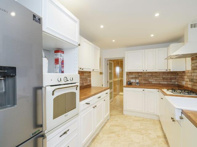 Hilton Road, Aberdeen AB24, 3 bed flat to rent, £995 pcm | PrimeLocation