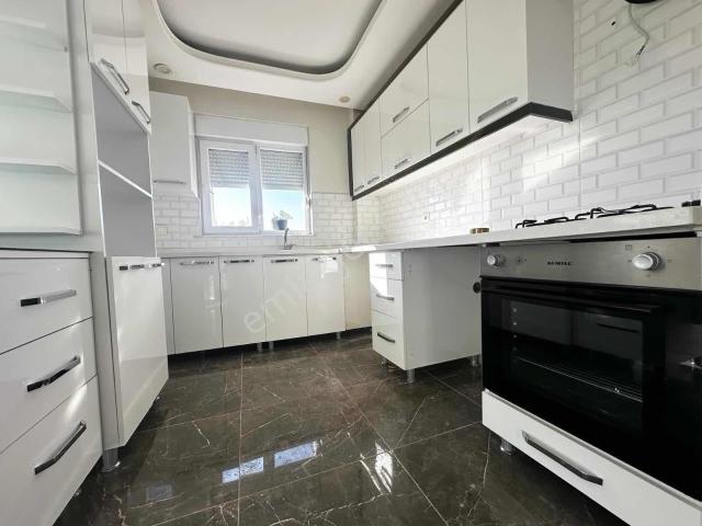 Hilal Gayrimenkul'den Güneşte Cadde Dibi Tertemiz Kiralık *2+1