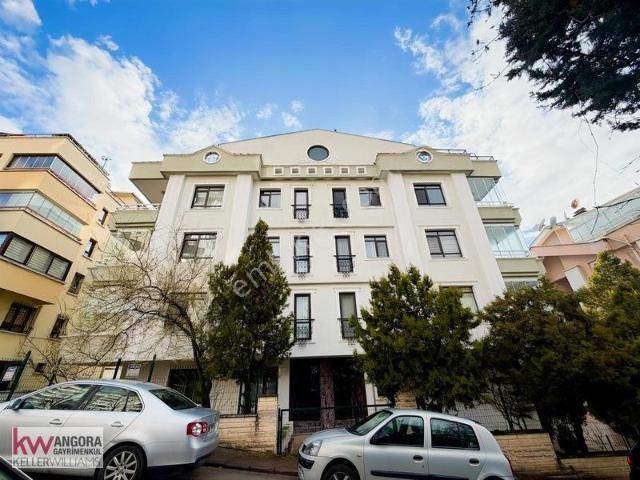 Hilal Mahallesi Merkezinde | Kombili | 140 M² Geniş 2+1 Satılık