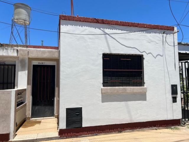Hilarion De La Quintana 2487 Casa De 2 Dormitorios Con Patio En Alquiler Rosario