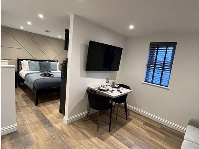 Hilary Court, Luton LU2, Studio to rent, £1,250 pcm | PrimeLocation