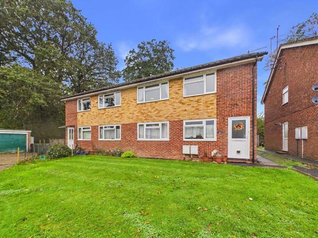 Hilary Close, Polegate BN26, 2 bed flat to rent, £1,150 pcm | PrimeLocation
