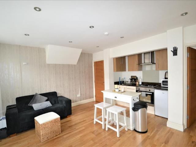 Hilary Road, London W12, 1 bed flat to rent, £255 pcm | PrimeLocation