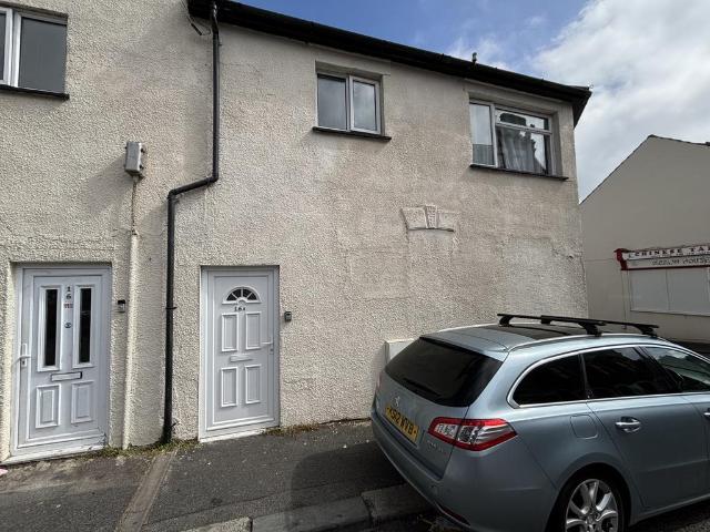 Hilda Road, Chatham, ME4 2 bed flat to rent £1,100 pcm £254 pw