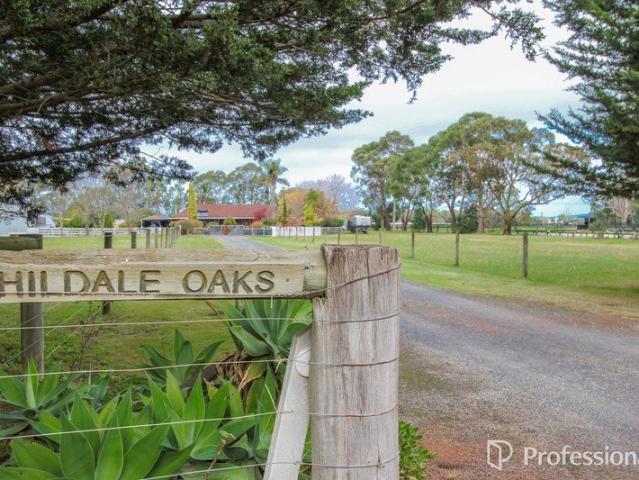HILDALE OAKS | 3.88 Acres Approx. of Resort Style Country Living