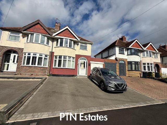 Hilderic Crescent, Dudley 3 bed house to rent £1,300 pcm £300 pw