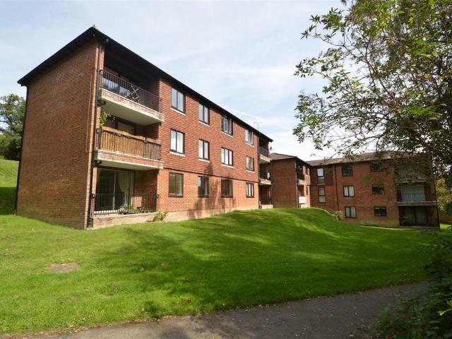 Hilders Farm Close, Crowborough 3 bed flat to rent £1,300 pcm £300 pw
