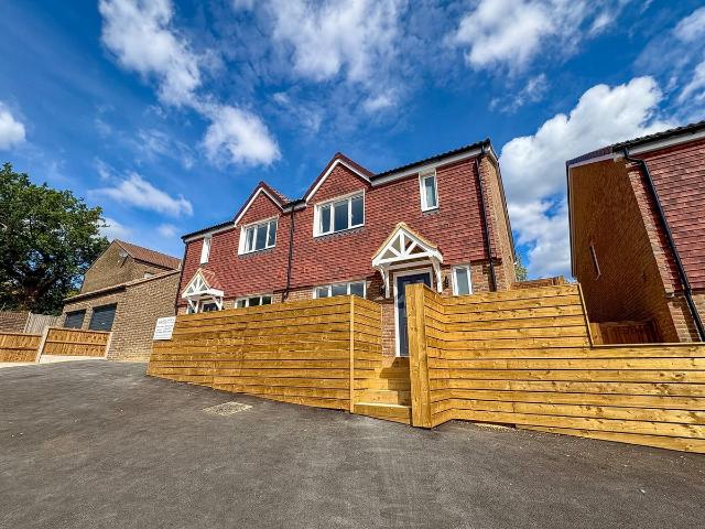 Hilders Farm Close, Crowborough TN6, 3 bed property to rent, £1,900 pcm | PrimeLocation