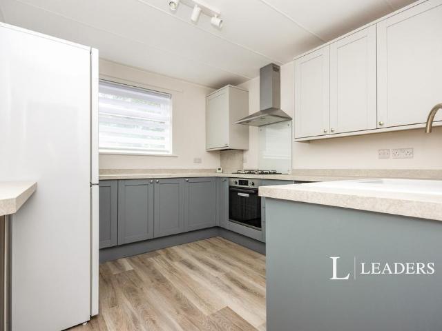 Hilgay Court, Hilgay, GU1 2 bed flat to rent £1,800 pcm £415 pw