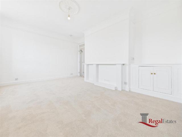 Farjeon House, Hilgrove Road, Swiss. 2 bed flat to rent £2,395 pcm £553 pw