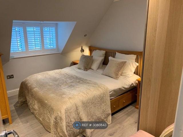 Hill Avenue, Amersham HP6, 2 bed flat to rent, £1,600 pcm | PrimeLocation