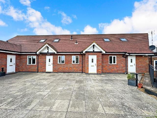 Hill Avenue, Amersham HP6, 2 bed flat to rent, £1,650 pcm | PrimeLocation