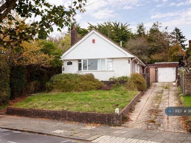 Hill Brow, Hove, BN3 4 bed bungalow to rent £4,000 pcm £923 pw