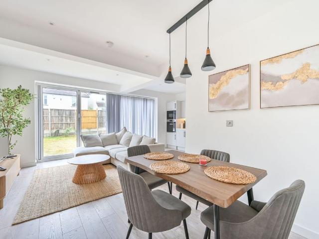 Hill Close NW2, Dollis Hill, London, 5 bed detached house to rent, £5,000 pcm | PrimeLocation