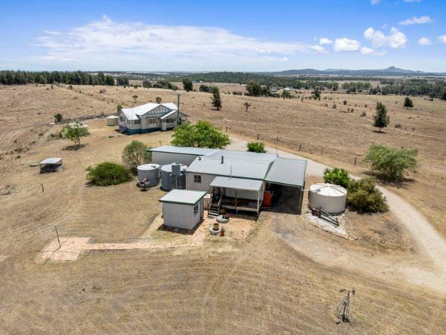 'Hill Crest' Dual Homes, Productive Land, Water Security Rural aspect with stunning 360 degree views