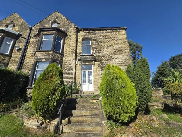 Hill Crest Road, Dewsbury 4 bed flat to rent £1,150 pcm £265 pw