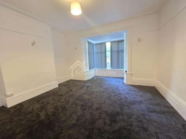 Hill Crest Road, Dewsbury, WF12