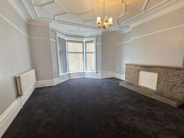 Hill Crest Road, Dewsbury, WF12