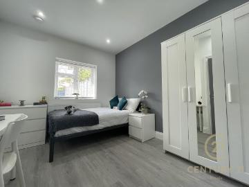 Hill Crescent Surbiton KT5 Century 21 United Kingdom