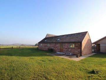 Hill Farm, Tillington, Hereford HR4, 2 bed detached bungalow to rent, £1,200 pcm | PrimeLocation