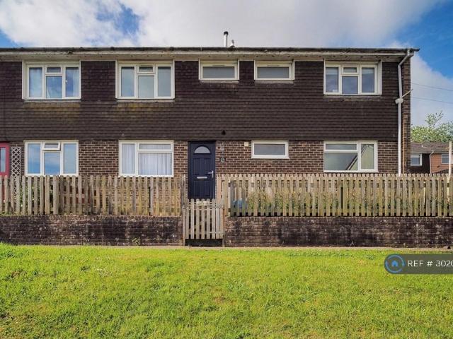 Hill Ground, Frome, BA11 2 bed flat to rent £1,200 pcm £277 pw