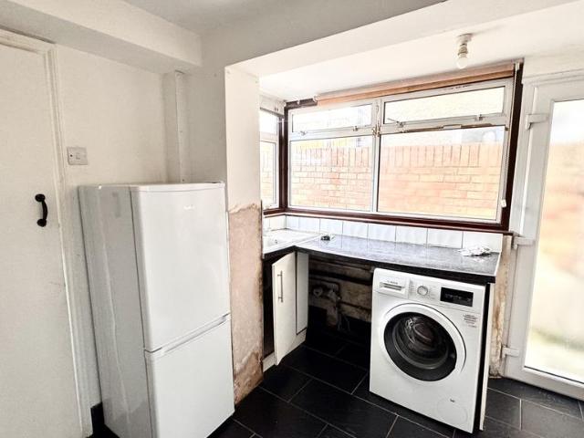 Hill House Road, Dartford DA2 3 bed semi detached house to rent £1,700 pcm £392 pw