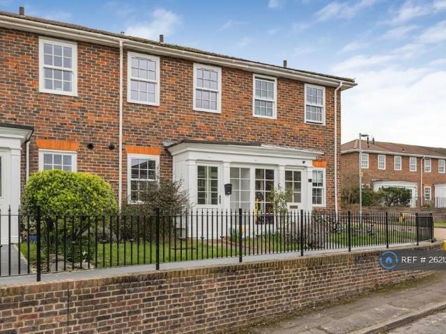 Hill Lands, Reading, RG10 2 bed terraced house to rent £1,800 pcm £415 pw