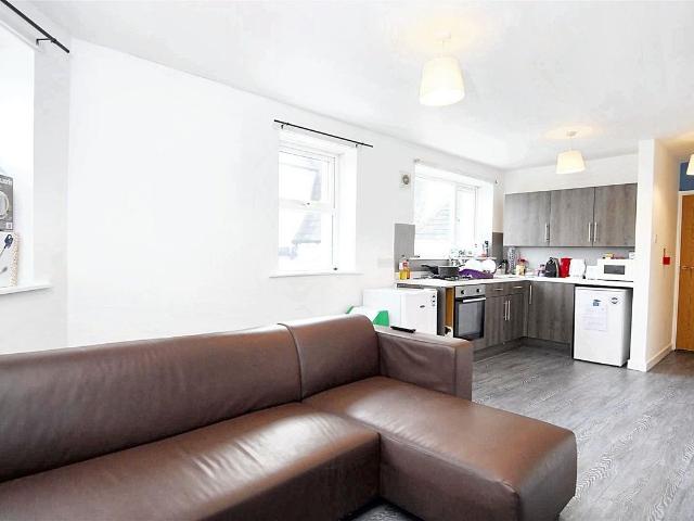 Hill Park Crescent, Flat 3, Plymouth PL4, 2 bed flat to rent, £737 pcm | PrimeLocation