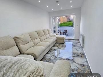 Hill Rise, Dartford, DA2 5 bed semi detached house to rent £2,650 pcm £612 pw