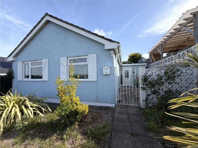 Hill Rise, Kilgetty, Pembrokeshire, SA68 2 bed bungalow to rent £995 pcm £230 pw
