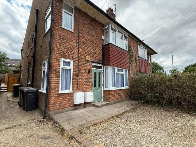 Hill Rise, Potters Bar EN6 2 bed ground floor maisonette to rent £1,900 pcm £438 pw