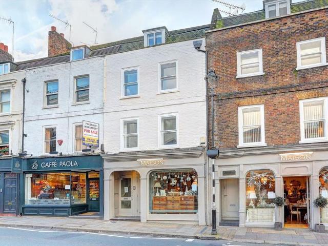 Hill Rise, Richmond TW10 2 bed flat to rent £3,500 pcm £808 pw