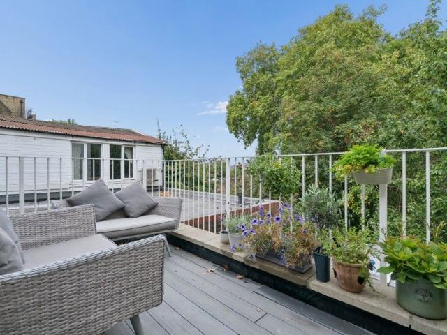 Hill Rise TW10, 1 bed flat to rent, £2,750 pcm | PrimeLocation